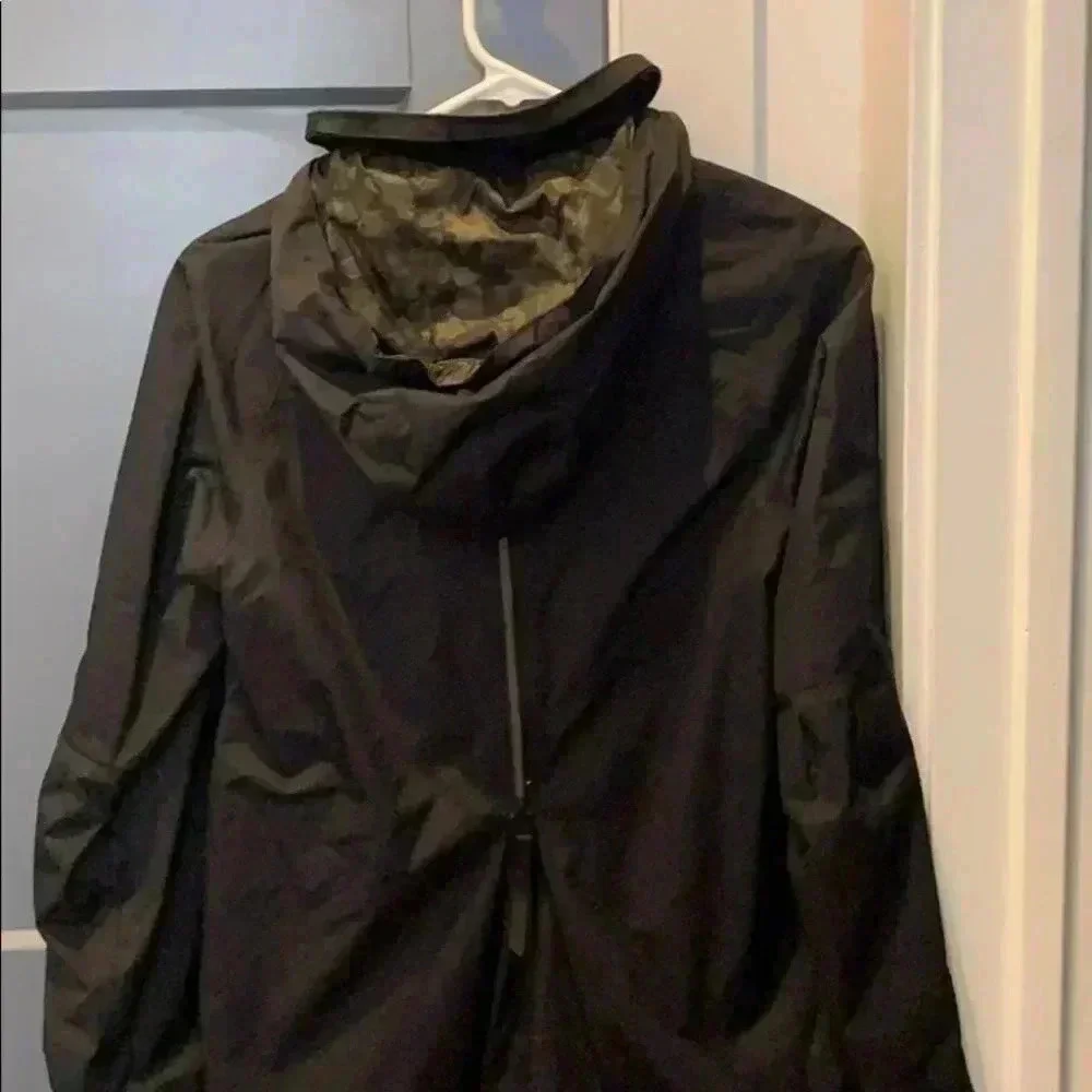 Lululemon Fo Drizzle Jacket w/ Camo Lining